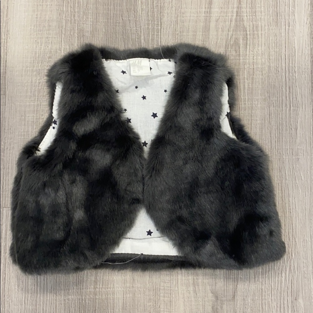 H & M fur vest